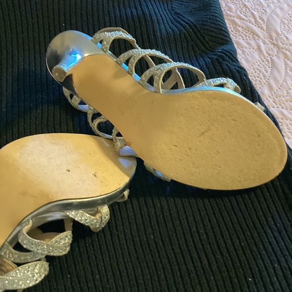 Shoes - Picture 6 of 9